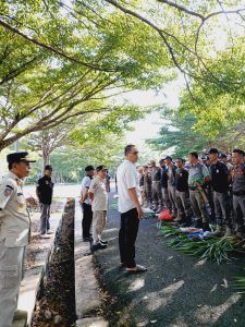 Satuan Polisi Pamong Praja Pol-pp Tubaba Menanam ,Odot Pakan Ternak Di Pingir Embung Rumah Dinas Bupati Tubaba