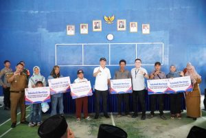 Sentuh Kesehatan, Pendidikan, dan Ekonomi, Bupati Tubaba Serahkan Berbagai Bantuan di Gunung Agung