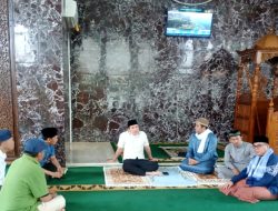 Bupati Radityo Egi Pratama Bincang Santay Usai Ba’da Jum’at di Masjid Agung Lampung Selatan