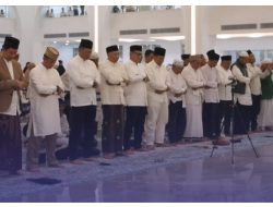 Ketua DPRD Provinsi Lampung, Ahmad Giri Akbar, menghadiri kegiatan Refleksi Akhir Tahun dan Doa Bersama (Istighosah) yang digelar di Masjid Raya Al-Bakrie Lampung