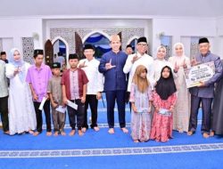 Gubernur Mirza Safari Ramadan ke Desa Pisang Beri Bantuan untuk Masjid dan Anak Yatim