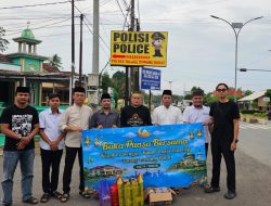 Ramadhan Berbagi, Sat Intelkam Polres Tulang Bawang Barat Bagikan Takjil di Jalan Raya Simpang uluan Nughik Panaragan Jaya