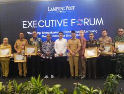 Bupati Lampung Utara Terima Penghargaan Sebagai Pioner Kemandirian Ekonomi Desa