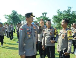 Wakapolres Tulang Bawang Barat Laksanakan Gaktiblin Pemeriksaan Sikap Tampang dan Kelengkapan Data Diri Personil