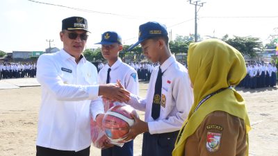 Tingkatkan Disiplin Siswa, Bupati Tubaba Pimpin Upacara “Forkopimda Masuk Sekolah” di SMPN 6