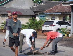 Gotong Royong Penambalan Jalan, Wujud Sinergi Pemerintah, Masyarakat, dan Swasta di Tubaba