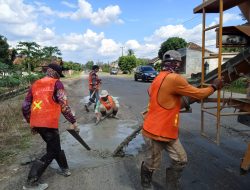 Dinas PUPR Tubaba Mulai Lakukan Penanganan Sementara Jalan Yang Rusak