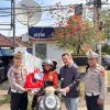 Jelang Hari Bhayangkara ke-80, Polres Tulang Bawang Barat Tebar Kepedulian ! Puluhan Sopir Truck, Ojek Online dan Warga membutuhkan Terima Bansos Berupa Bingkisan