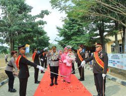 Upacara Welcome and Farewell Parade Kapolres Tulang Bawang Barat Berlangsung Khidmat